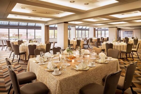 Light luxury design restaurant furniture